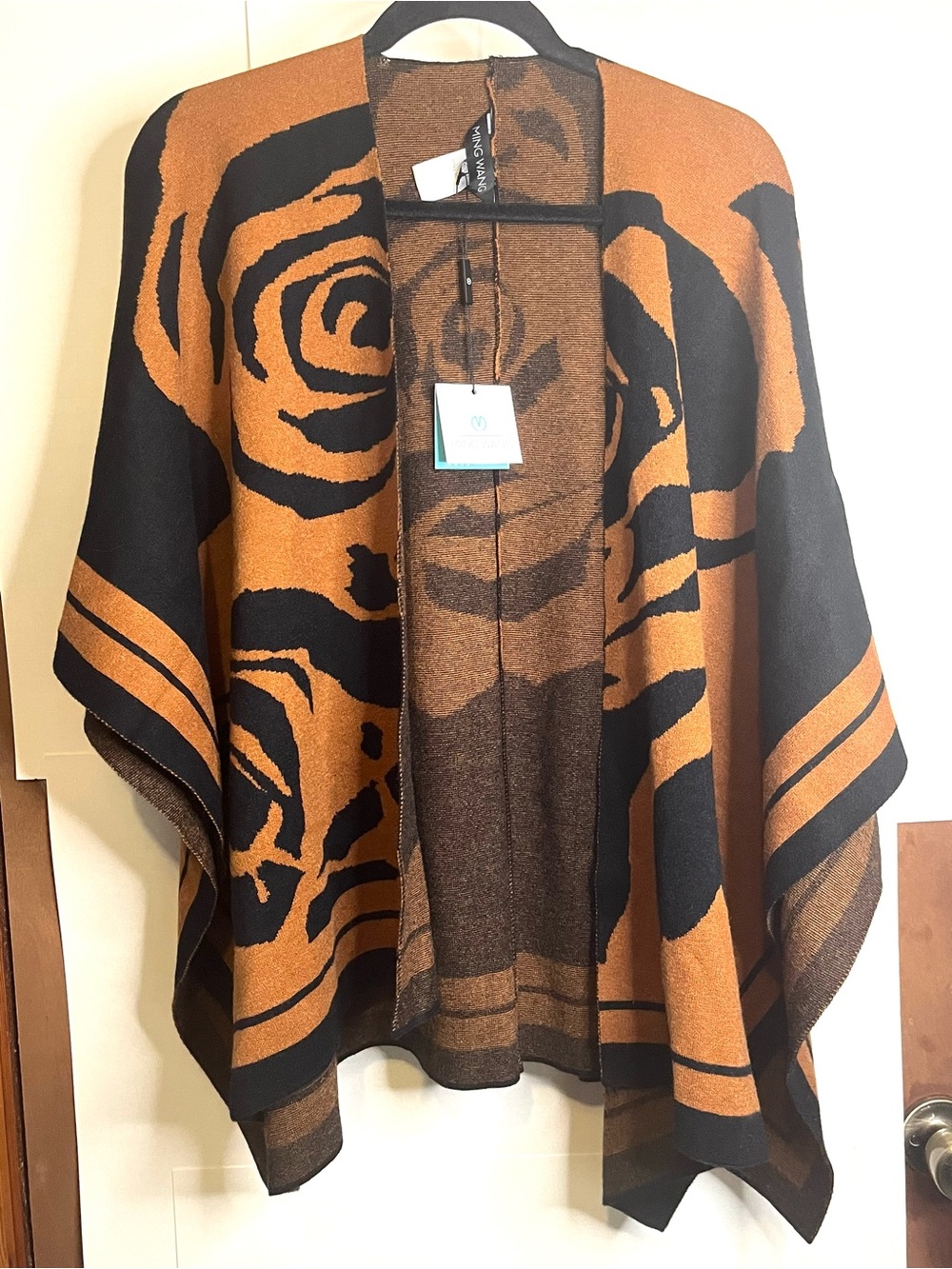 NWT Ming Wang One-Size Brown & Black Abstract Rose Knit Poncho Shawl
